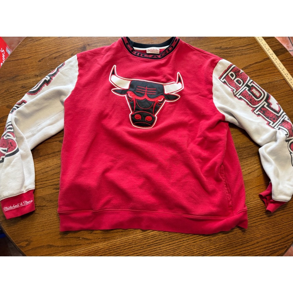 Mitchell & Ness Chicago Bulls Sweatshirt Red White Embroidered Logo Mens L
